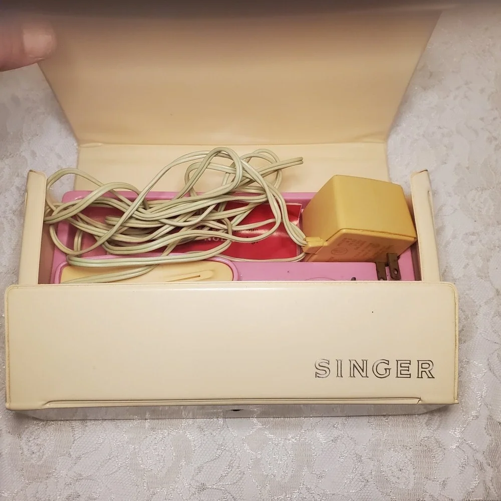 Vintage Singer Electric Scissors Works With Case And Instruction Booklet Tested